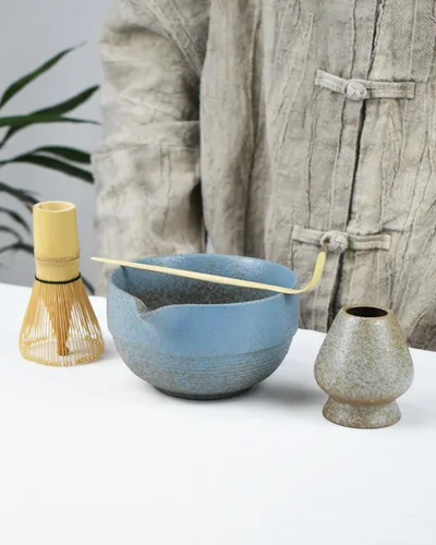 Miniatura 8 de Artcome Juego de té Matcha de alta calidad, cuenco de cerámica hecho a mano de 17 onzas con esmalte reactivo azul, batidor de bambú, cuchara