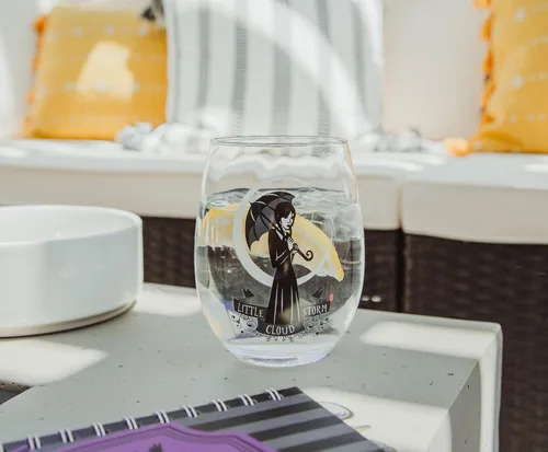Miniatura 7 de Silver Buffalo Addams Family Wednesday Little Storm Cloud - Vaso de vino sin tallo, vaso para cócteles, capacidad para 20 onzas
