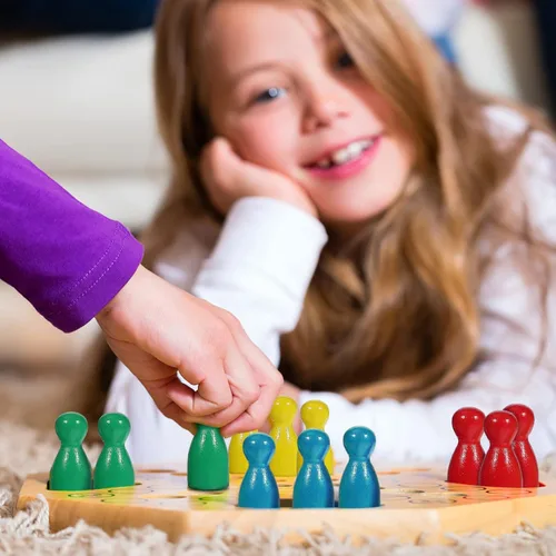 Miniatura 5 de Toddmomy Juego de piezas de ajedrez de madera con 2 dados pequeños de 0.98 pulgadas con forma humana, accesorios para juegos de mesa familiares