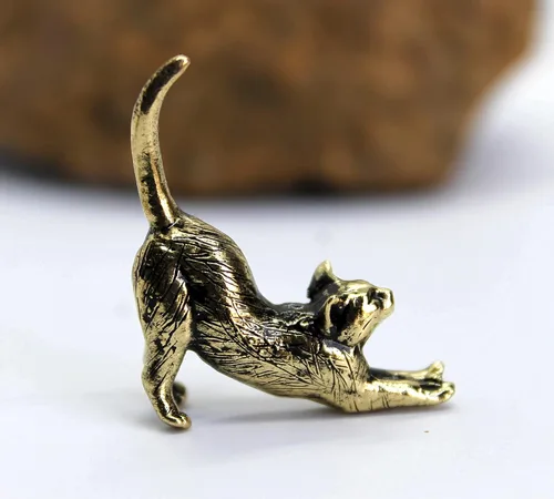 Miniatura 8 de Figura de gato estirada fundida a mano en latón, pequeño gatito, regalo coleccionable para amantes de los gatos, pequeña baratija decorativa de metal
