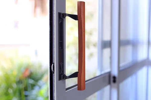 Miniatura 3 de Wright Products - Manija de puerta de patio de roble, madera/negro, 6-5/8 pulgadas (paquete de 2)
