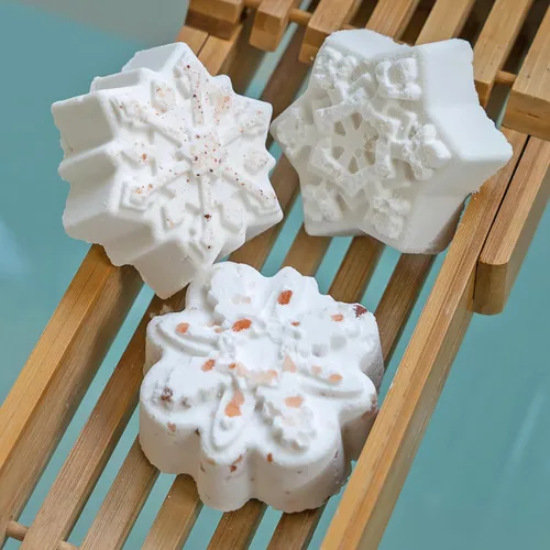 Miniatura 4 de LA SALT CO Bomba de baño de cristal de copo de nieve, trío de invierno del país de las maravillas, aromaterapia para baño o ducha, totalmente
