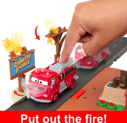 Miniatura 2 de Mattel Disney y Pixar Cars On The Road Toys, Red 's Fire Station Playset con camión de bomberos fundido a presión y acción activada por niños