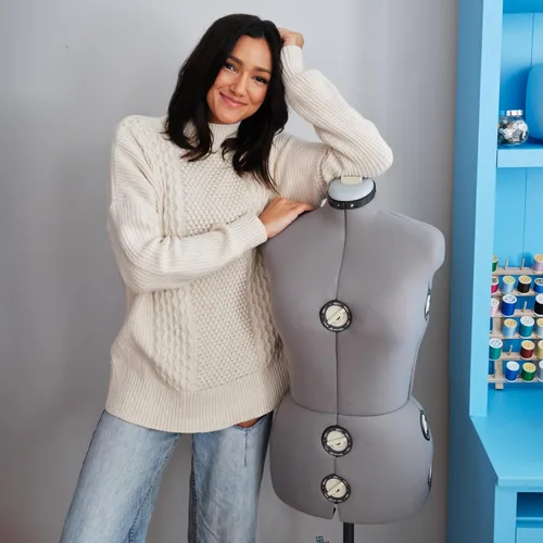 Miniatura 5 de SINGER Maniquí femenino ajustable gris para vestidos, tallas 10-18, apto para clavar alfileres, torso con guía de dobladillo de 360 grados, exterior