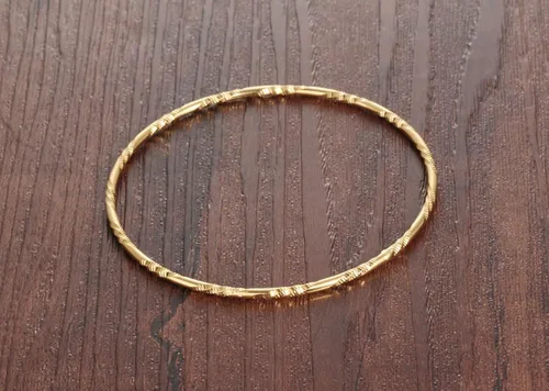 Miniatura 6 de Juego de 4 pulseras redondas de acero inoxidable con textura múltiple de tono dorado para mujeres y niñas Acero inoxidable