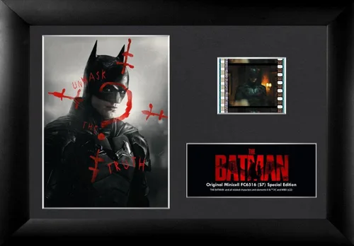 Trend Setters DC Comics - The Batman - Desenmascarado - FilmCells - Presentación de escritorio MiniCell de 7 x 5 pulgadas - Con clip de película de