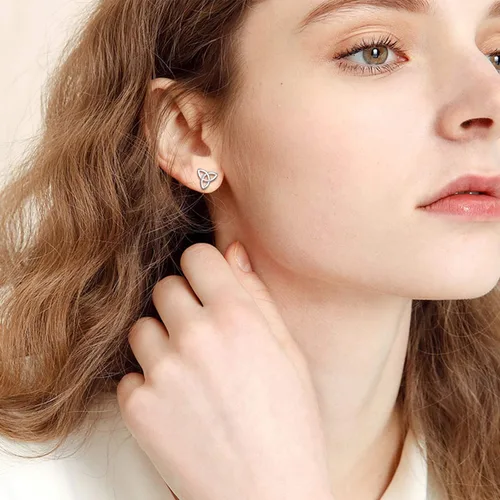 Miniatura 5 de Aretes de plata de ley para mujer Aretes de corazón celta con nudo cruzado triangular, aretes hipoalergénicos para mujeres y niñas, joyería