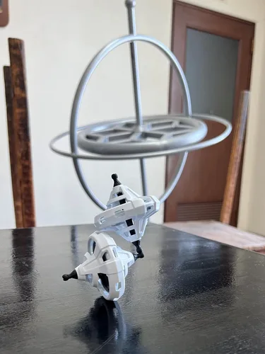 Miniatura 5 de TEDCO Los colores del juguete Cyclone Gyro the Amazing Physics pueden variar