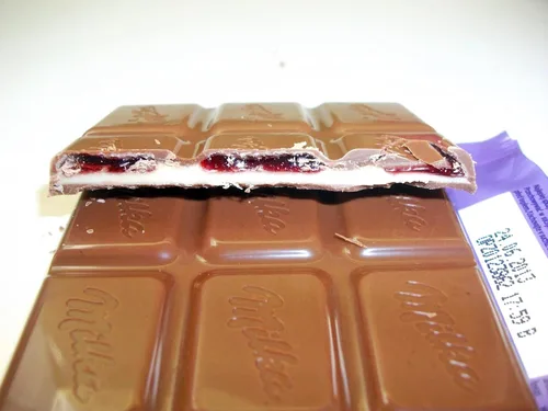 Miniatura 3 de 2 barras de chocolate con leche alpino Milka Alpine crema de vainilla y cereza