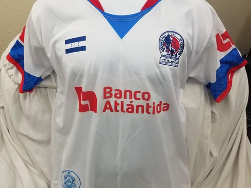 Miniatura 8 de Camisa Blanca Olimpia de Honduras La Camisa de Los Leones Monarcas de Tu País con 40 Títulos, Logo Bordado y Bandera Grabada