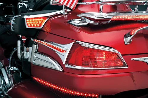 Miniatura 3 de Kuryakyn Accesorio de iluminación de motocicleta 3240: Reposabrazos LED para pasajero con detalles de señal de giro/luz intermitente