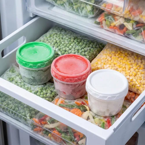 Miniatura 6 de EONJOE Recipientes pequeños de plástico para congelador de 8 oz con tapas apilables, envases para almacenamiento de alimentos de 1 taza, cuencos