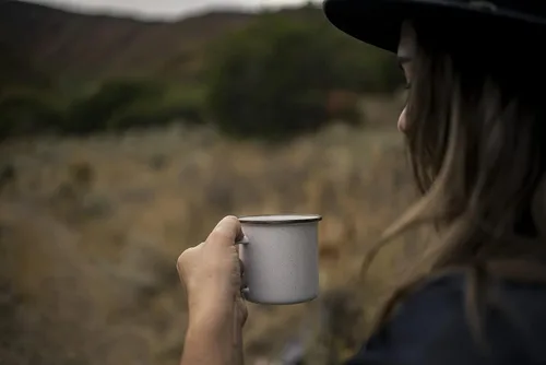 Miniatura 8 de Barebones Juego de 2 tazas de café esmaltadas de 16 onzas, taza de campamento con borde de acero inoxidable