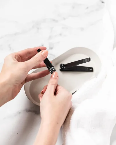 Miniatura 5 de Amazon Basics - Juego de cortaúñas para pies y manos, negro