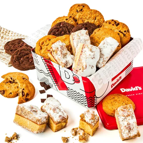 Miniatura 15 de David's Cookies - Cesta de galletas y brownies surtidos gourmet frescos, para compartir en el Superbowl con familia y amigos; paquete de fiesta