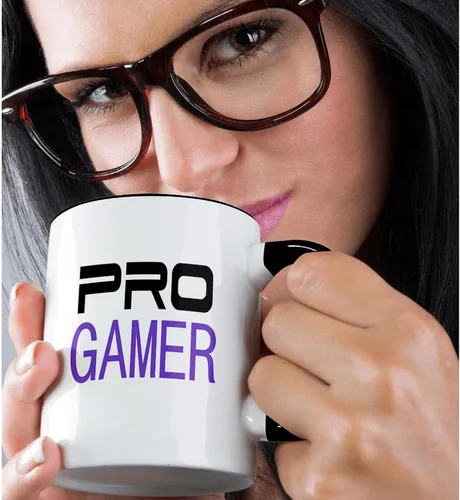 Miniatura 2 de 3dRose mug_151243_4 "Pro gamer - awesome gaming job or hobby and proud of it - computer pro-gamer in black and purple" Taza, 11 oz, Negro