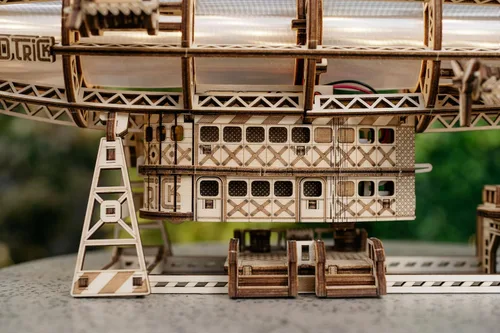 Miniatura 6 de Wood Trick Zeppelin Luminoso Rompecabezas de madera dirigible LED 3D para adultos para construir - Hélices móviles y cola - Incluye montaje en pared