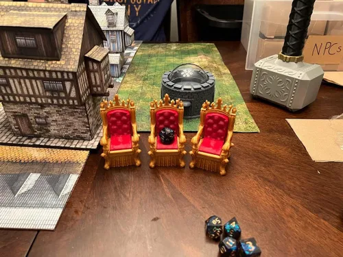Miniatura 4 de MunnyGrubbers - Jaula de la cárcel de dados - Silla Time Out y sombrero de dunce - Silla de la vergüenza - Corona de Crit y Trono de la Suerte