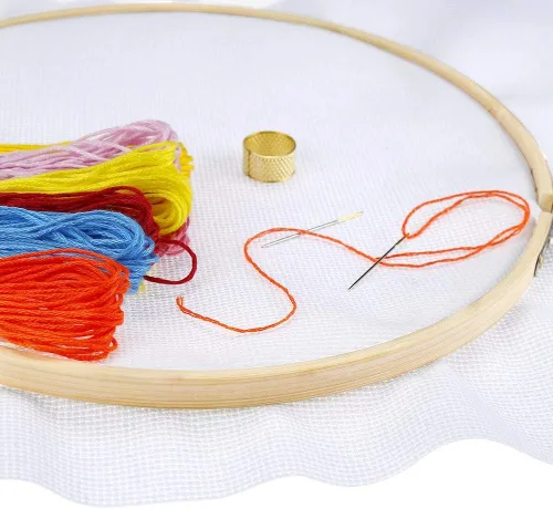 Miniatura 6 de Caydo Juego de 12 aros de bordado de 6 pulgadas con 6 piezas de tela Aida, 14 unidades de tela blanca de punto de cruz para bordado de manualidades