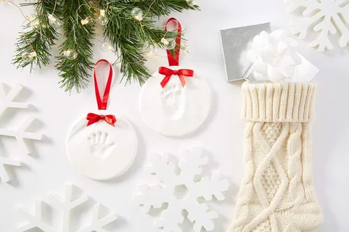 Miniatura 15 de Kit de adorno de huellas de bebé Pearhead Babyprints, kit de impresión de mano o huella de bebé fácil sin hornear, regalo de Navidad para bebé