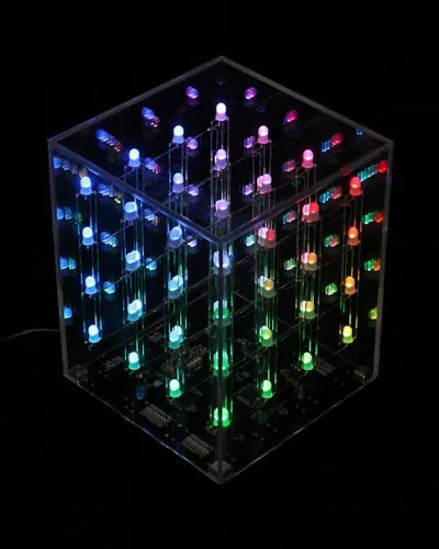 Miniatura 5 de 4 Cube, escultura de luz animada
