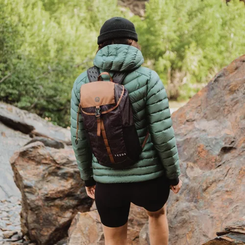Miniatura 6 de Mochila Tezos Juniper - ligera, duradera, 16L - Mochila de día compatible con hidratación para senderismo, viajes, camping, ciclismo y más, Negro