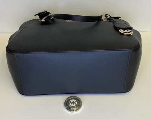 Miniatura 9 de Michael Kors Jet Set - bolsa de hombro para viaje con cadena grande, cartera triple Michael Kors Jet Set.