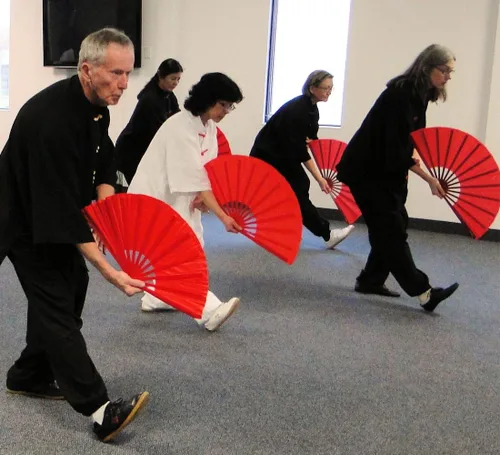 Miniatura 6 de Ventilador de mano plegable de baile, 13 pulgadas, color rojo, grande, chino, Kung Fu Tai Chi, plástico y nailon para hombres y mujeres