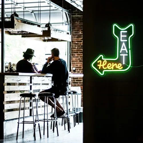 Miniatura 6 de Letrero de neón con texto en inglés "Eat Here", para decoración de pared con orientación de flecha, verde, naranja, blanco, para comer, regulable