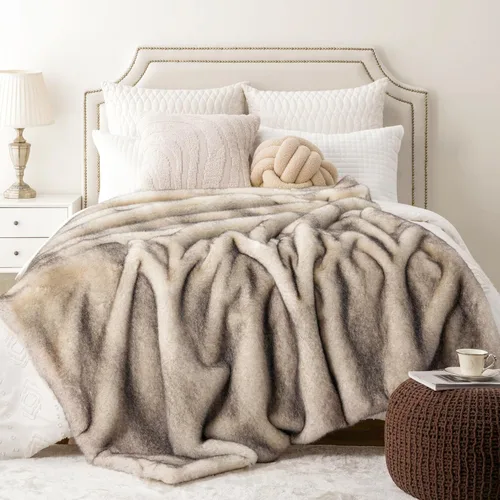 Miniatura 17 de BATTILO HOME Manta de Tiro de Piel Sintética Beige Suave Lujosa Fruncida Difusa Felpa Elegante con Manta de Visón Reversible para Sofá, Silla, Sofá