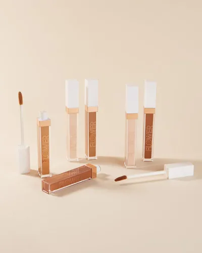 Miniatura 7 de FLOWER BEAUTY By Drew Barrymore Light Illusion Corrector de cobertura completa, difusa ojeras oscuras debajo de los ojos + imperfecciones borrosas