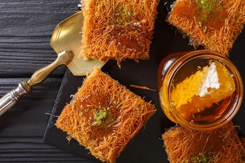 Miniatura 7 de Kral Kataifi - Masa de fillo rallada, masa de pastelería seca Kadayif, kataifi, postres turcos endulzados con jarabe popular, masa filo rallada