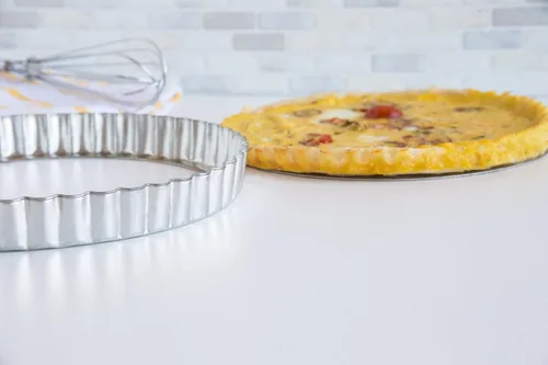 Miniatura 4 de Fox Run Sartén redonda para tarta/quiche con fondo extraíble, acero estañado, 8 pulgadas