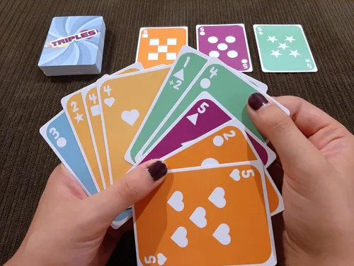 Miniatura 3 de Triples: lo último en diversión de juego de cartas para niños, adolescentes y adultos. Fácil de aprender y perfecto para noches de juego