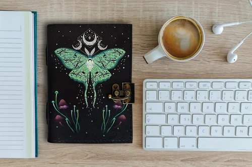 Miniatura 3 de AL HAZZA - Diario de cuero del libro de hechizos, diario de grimorio con motivo de luna y mariposa Morpho, cuaderno Wiccan vintage antiguo