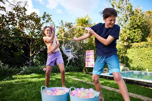 Miniatura 6 de ZURU, Bunch O Balloons, Fiesta tropical - Globos de agua autosellables y de llenado rápido, +200 globos de colores tropicales para diversión al aire