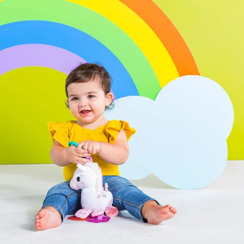 Miniatura 4 de Bright Starts Unicorn Sparkle & Shine Juguete de Peluche Portátil para Cochecito o Portabebés, Edades 0 Meses+, Rosa Unicornio