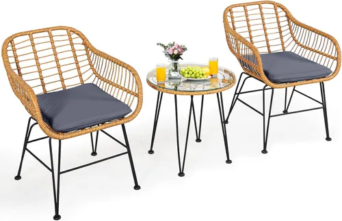 Tangkula Juego de 3 piezas de patio bistró, juego de conversación de ratán con 2 sillones acolchados y mesa de centro redonda de cristal, juego de