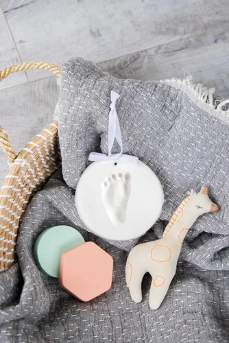 Miniatura 13 de Kit de huellas de bebé o huellas de Pearhead, mi primer adorno de Navidad, recuerdo de arcilla DIY, regalo para padres nuevos y futuros, 3 cintas
