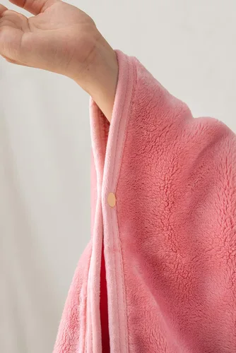 Miniatura 7 de Mellowdy Manta Chal Almohada 2 en 1 con Mangas para Oficina, Trabajo, Hogar (Rosa Flor, 40x60) – Abrigo Snuggie Poncho Vestible para Adultos, Set