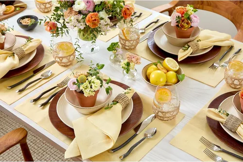 Miniatura 117 de Solino Home Juego de 4 manteles individuales blancos de 100 % lino puro de 14 x 14 pulgadas para invierno, San Valentín, primavera, Pascua, Fete