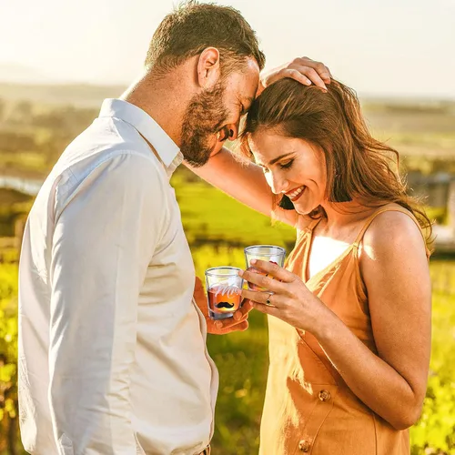 Miniatura 7 de 2 copas de vino de Mr and Mrs para novios, regalos de boda de 2 onzas, vasos de chupito sin tallo para bodas, fiestas, recién casados, parejas