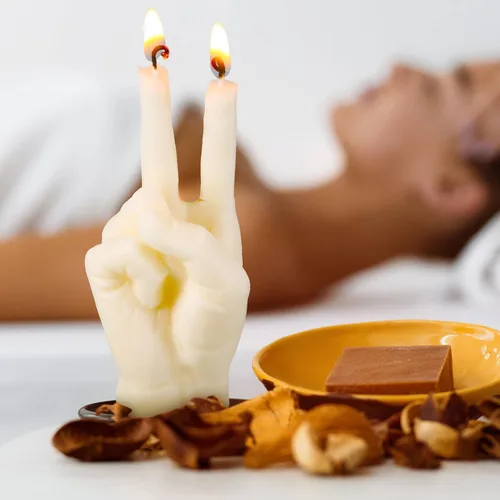 Miniatura 4 de BBTO 2 velas de mano de dedo medio – Gesto de victoria decoración de habitación adolescente – Vela blanca divertida estética para oficina, casa