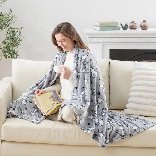 Miniatura 3 de Berkshire Blanket Peanuts® VelvetLoft® - Manta de felpa de Snoopy con bonitos personajes, poses y patas, color gris, manta de 55 x 70 pulgadas