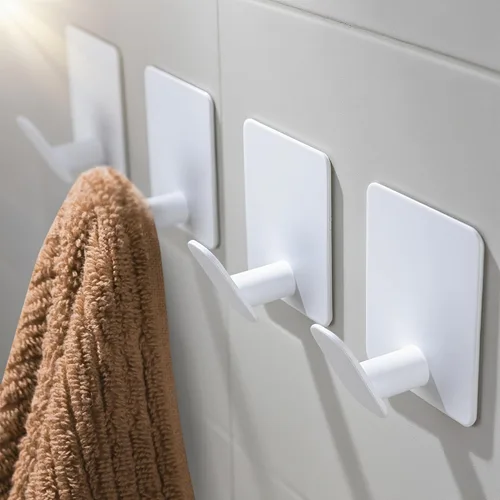 DELITON Paquete de 4 ganchos adhesivos para toallas - Blancos, ganchos autoadhesivos resistentes para pegar en la pared, para colgar batas, abrigos,
