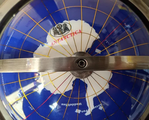 Miniatura 8 de Globo del mundo con piedras preciosas de océano azul con soporte de aleación de zinc plateado de 4 patas (8.661 in/9 pulgadas, 4 patas/azul océano)