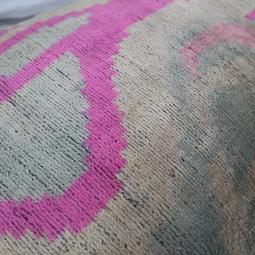 Miniatura 9 de Canvello Almohada de terciopelo hecha a mano, 16 x 24 pulgadas, patrón abstracto rosa y verde azulado con inserto de plumas de plumón, cojín