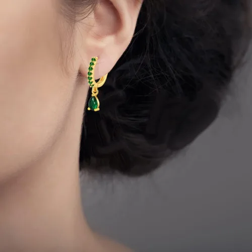 Miniatura 3 de Aretes de aro de oro delicados para mujer chapados en oro real de 18 quilates pequeños aretes de aro de circonita cúbica para hombres joyería