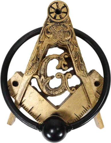 Miniatura 3 de Ebros Gift Masonería Masónica de Oro Sintético Antiguo Cuadrado Masónico y Brújulas Monograma Aldaba de puerta decorativa con volutas de resina