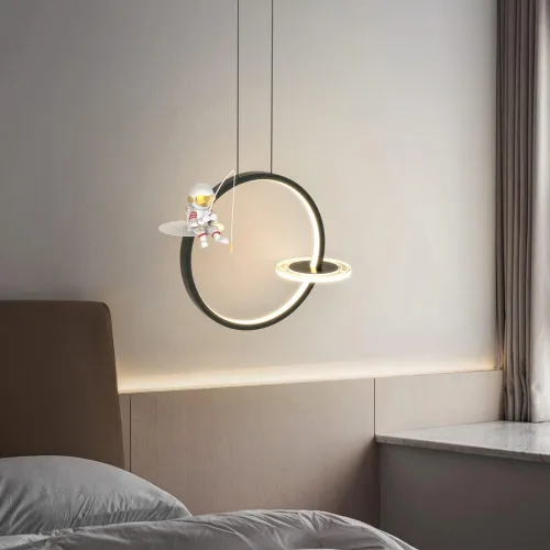 Miniatura 4 de Lámpara colgante de anillo moderno para habitación de niños, lámpara LED colgante con astronauta de resina, mini candelabro redondo para dormitorio